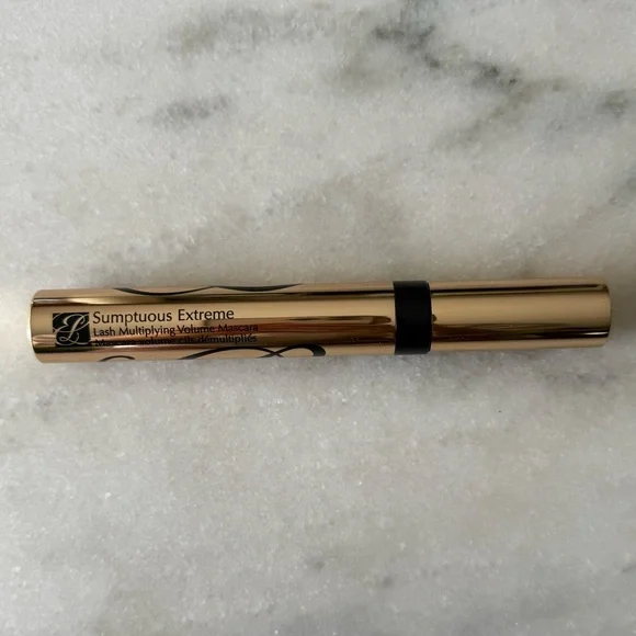 Estée Lauder Sumptuous Extreme Lash Multiplying
Volume Mascara - BLACK - Picture 3 of 4